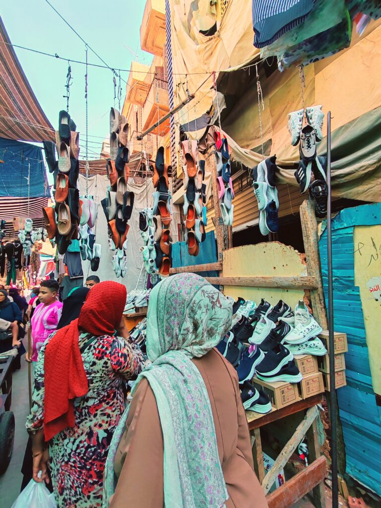 Egitto-Il Cairo-Khan al Khalili-donne velate