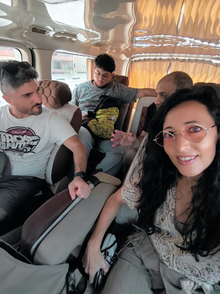 Egitto-Il Cairo-tour-guide in pulmino
